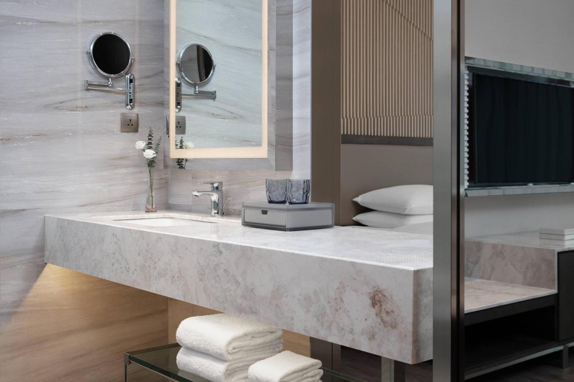 Courtyard By Marriott Xiamen Haicang Bagian luar foto